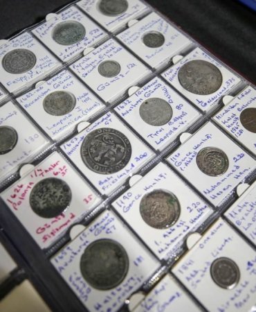 AA-20250514-37945809-37945804-BURSADA_TARIHI_ESER_NITELIGI_TASIYAN_1013_PARA_ELE_GECIRILDI