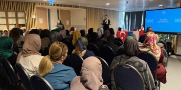 Hollanda'da 15 Mayıs "Aile Günü" sebebiyle "Ailede İletişim Dili" semineri düzenlendi