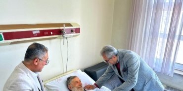 AA-20250518-38001717-38001716-KALDIRIMDAN_INERKEN_DUSEN_USTA_OYUNCU_AHMET_MEKIN_HASTANEYE_KALDIRILDI