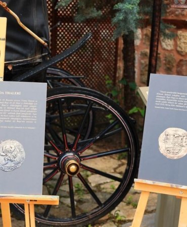 AA-20250520-38020664-38020662-EDIRNEDE_OSMANLI_DONEMINDE_KULLANILAN_YABANCI_PARALARIN_TANITILDIGI_POSTER_SERGISI_ACILDI