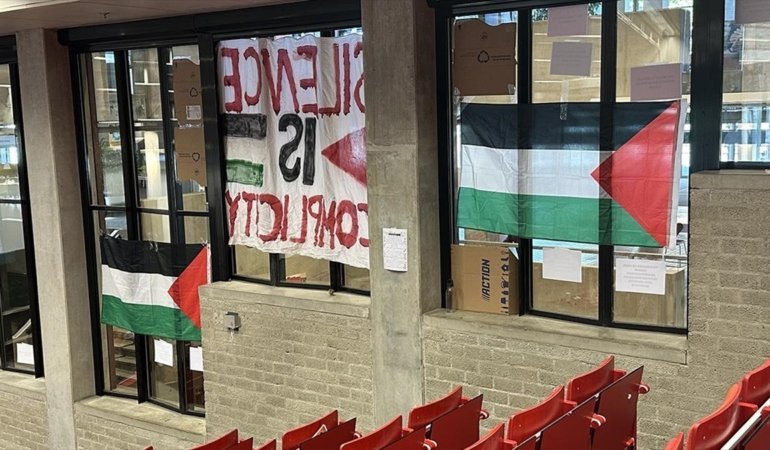 AA-20250520-38024247-38024246-HOLLANDADAKI_UNIVERSITELERDE_FILISTIN_DESTEKCILERININ_ISRAIL_BAGLANTILI_KURUMLARA_YONELIK_PROTESTOLARI_DEVAM_EDIYOR