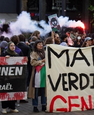 AA-20250522-38037697-38037696-HOLLANDADA_ISRAILDEN_GELEN_F35_PARCALARI_TASIYAN_GEMININ_LIMANA_YANASMASI_PROTESTO_EDILDI