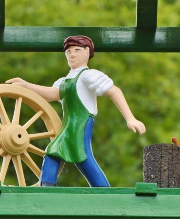 maypole-figure-2460598_1280