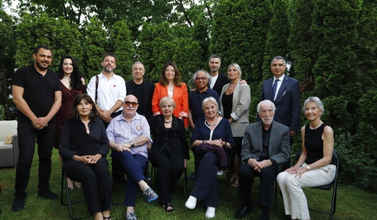 1749890518_Konsolos_ve_konuklar_toplu