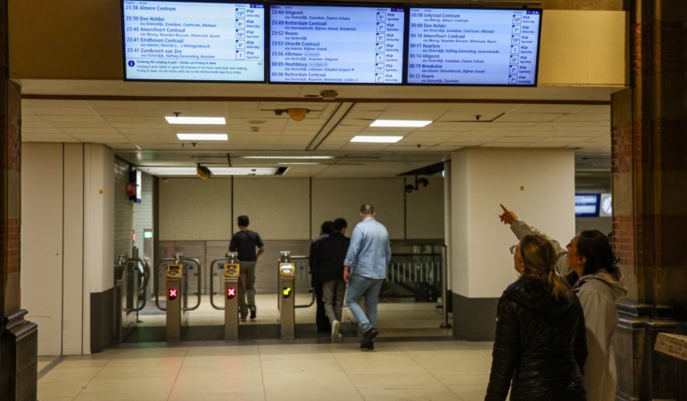 Ulusal grev öncesinde Amsterdam Merkez İstasyonu’ndan son trenler kalktı