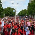 Hollanda'da 100 bini aşkın insan Gazze’ye acil insani erişim için sokaklara indi 13 AA-20250615-38289065-38289044-LAHEYDE_KIRMIZI_CIZGIYI_CEK_PROTESTOSUNDA_BINLERCE_KISI_TOPLANDI