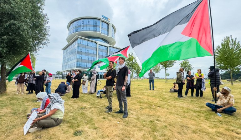 Hollanda'da, GKN Fokker şirketinin İsrail'in kullandığı F-35 uçaklarına parça ihracatı protesto edildi