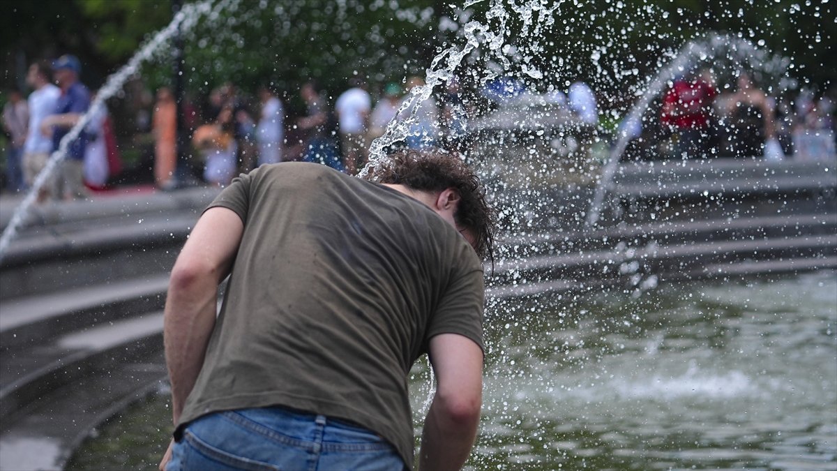 AA 20250726 38673763 38673762 HAVA SICAKLIGI 27 ILDE 40 DERECENIN UZERINE CIKTI