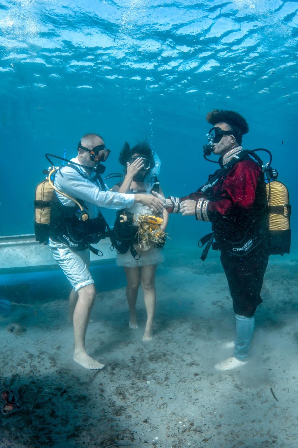 Çanakkale’de Su Altında Evlilik: Gelibolu’da Deniz Tutkusu Nikahla Buluştu 5 AA 20250727 38677579 38677576 CANAKKALEDE DENIZ TUTKUNU CIFT SU ALTINDA EVLENDI