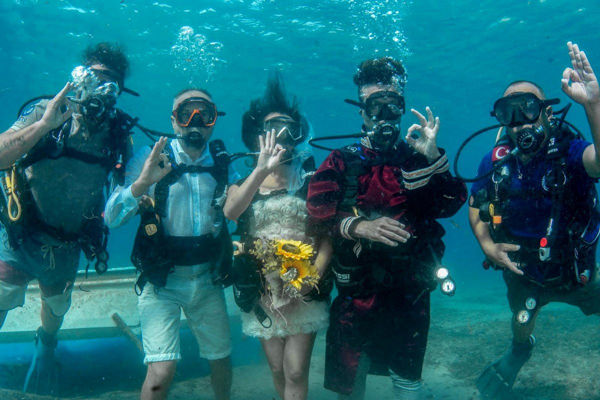 Çanakkale’de Su Altında Evlilik: Gelibolu’da Deniz Tutkusu Nikahla Buluştu 7 AA 20250727 38677579 38677577 CANAKKALEDE DENIZ TUTKUNU CIFT SU ALTINDA EVLENDI