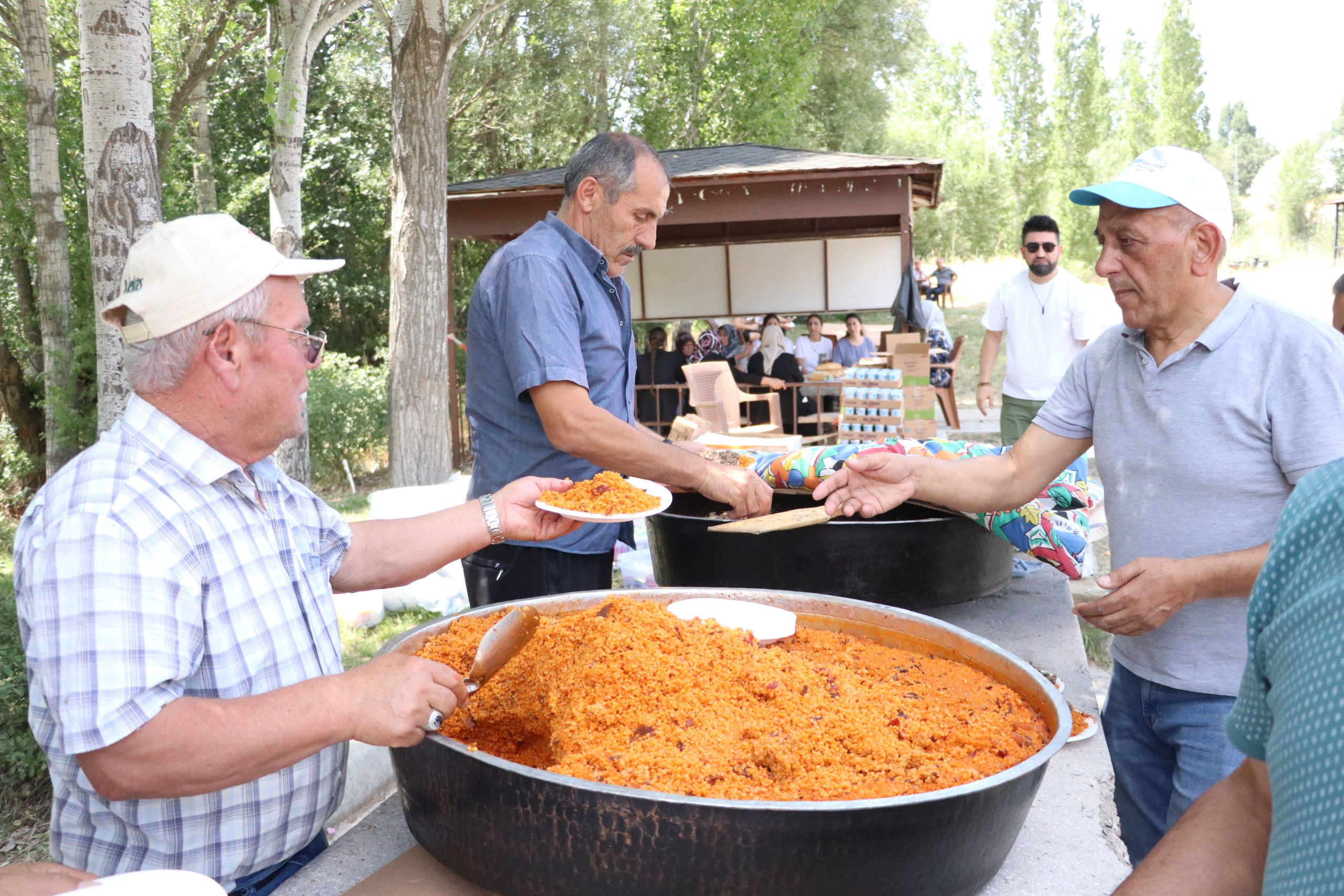 AA 20250728 38683722 38683711 MEMLEKET OZLEMLERINI GURBETCILER PILAV FESTIVALI ILE DINDIRIYORLAR scaled