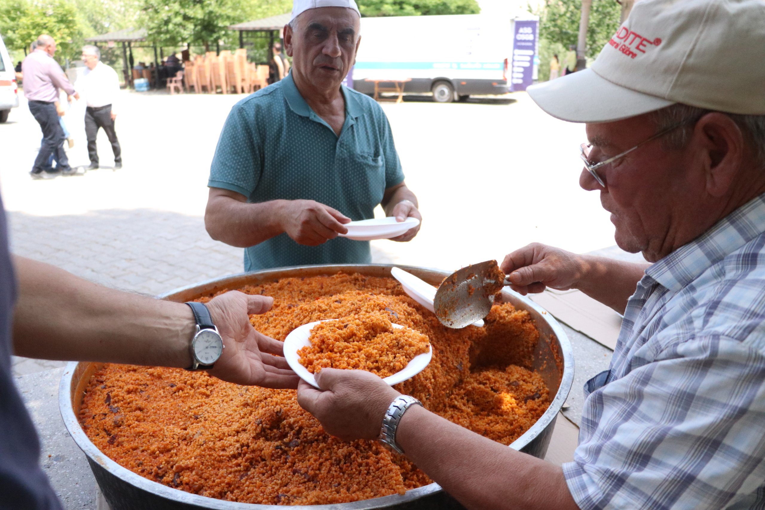 AA 20250728 38683722 38683712 MEMLEKET OZLEMLERINI GURBETCILER PILAV FESTIVALI ILE DINDIRIYORLAR scaled