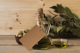 organic-olive-oil-olives-table