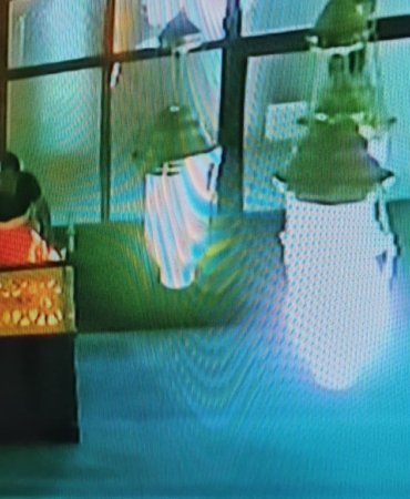 Din görevlisinin camide müezzinlik mahfilinden düşen çocuğu havada yakalaması kamerada