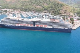 Hollanda bayraklı "Oosterdam" kruvaziyeri Marmaris Limanı'na demirledi