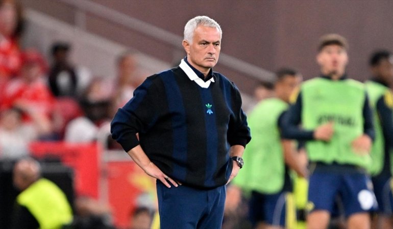 AA-20250829-38954782-38954781-FENERBAHCEDE_JOSE_MOURINHO_DONEMI_SONA_ERDI
