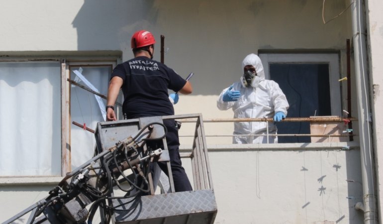 Antalya'da bir kişi yalnız yaşadığı evinde ölü bulundu