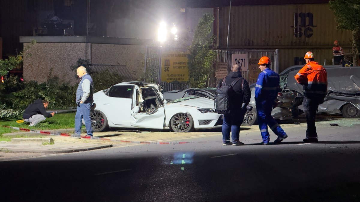 AA 20250915 39124334 39124329 HOLLANDADA SIDDETLI FIRTINA KONTEYNERLERIN VE AGACLARIN DEVRILMESINE NEDEN OLDU