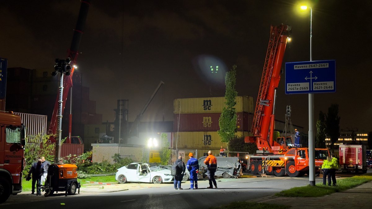 AA 20250915 39124334 39124330 HOLLANDADA SIDDETLI FIRTINA KONTEYNERLERIN VE AGACLARIN DEVRILMESINE NEDEN OLDU