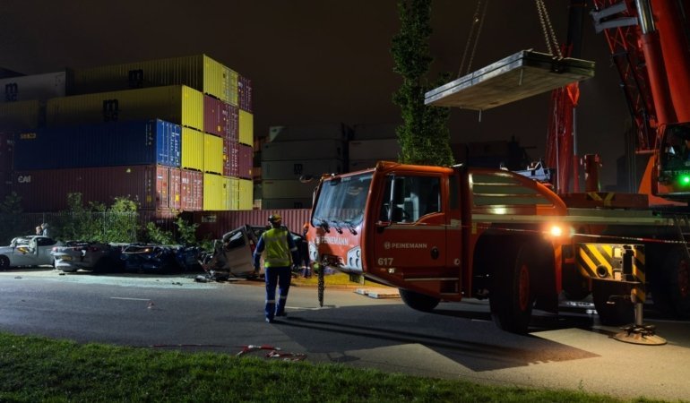 AA-20250915-39124334-39124333-HOLLANDADA_SIDDETLI_FIRTINA_KONTEYNERLERIN_VE_AGACLARIN_DEVRILMESINE_NEDEN_OLDU