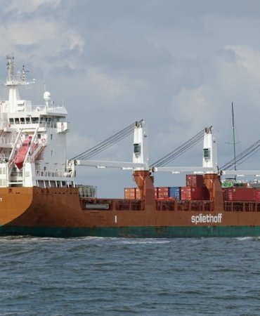 Hollanda bandıralı yük gemisi Aden Körfezi'nde saldırıya uğradı