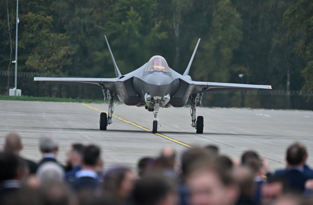 AA 20251013 39404375 39404338 BELCIKA ILK F35LERINI TESLIM ALDI