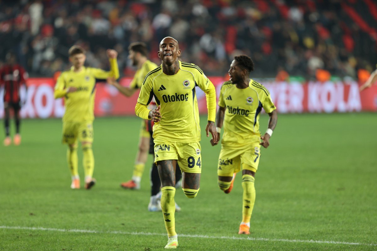 AA 20251027 39538645 39538644 GAZIANTEP FK FENERBAHCE