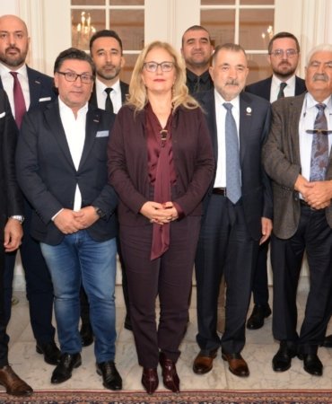 thumbnail_DTİK Hollanda Lahey Büyükelçisi Fatma Ceren Yazgan'ı Ziyaret Etti (1)