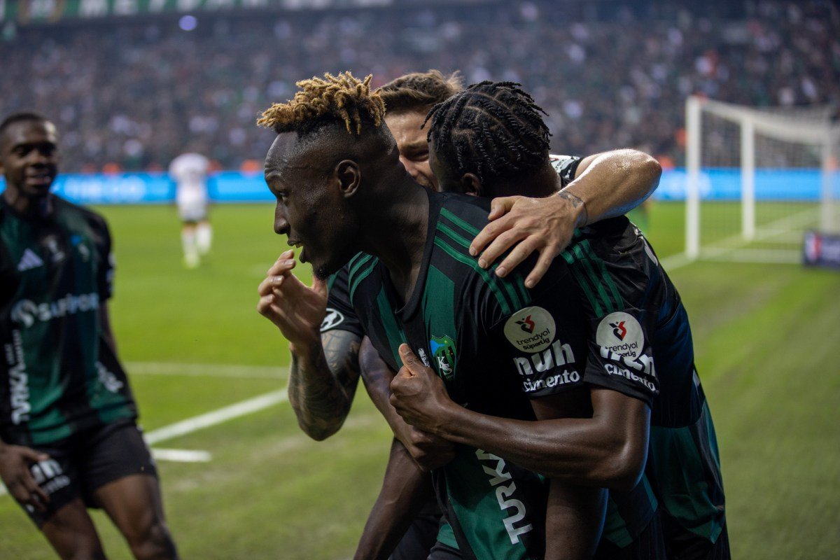 AA 20251109 39662381 39662375 KOCAELISPOR GALATASARAY