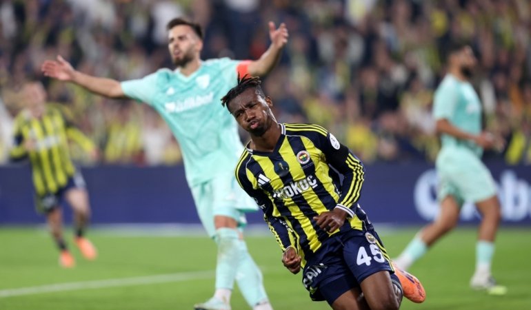 AA-20251109-39664108-39664095-FENERBAHCE_ZECORNER_KAYSERISPOR