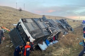 Afyonkarahisar'da yolcu otobüsü devrildi, 2 kişi öldü, 21 kişi yaralandı