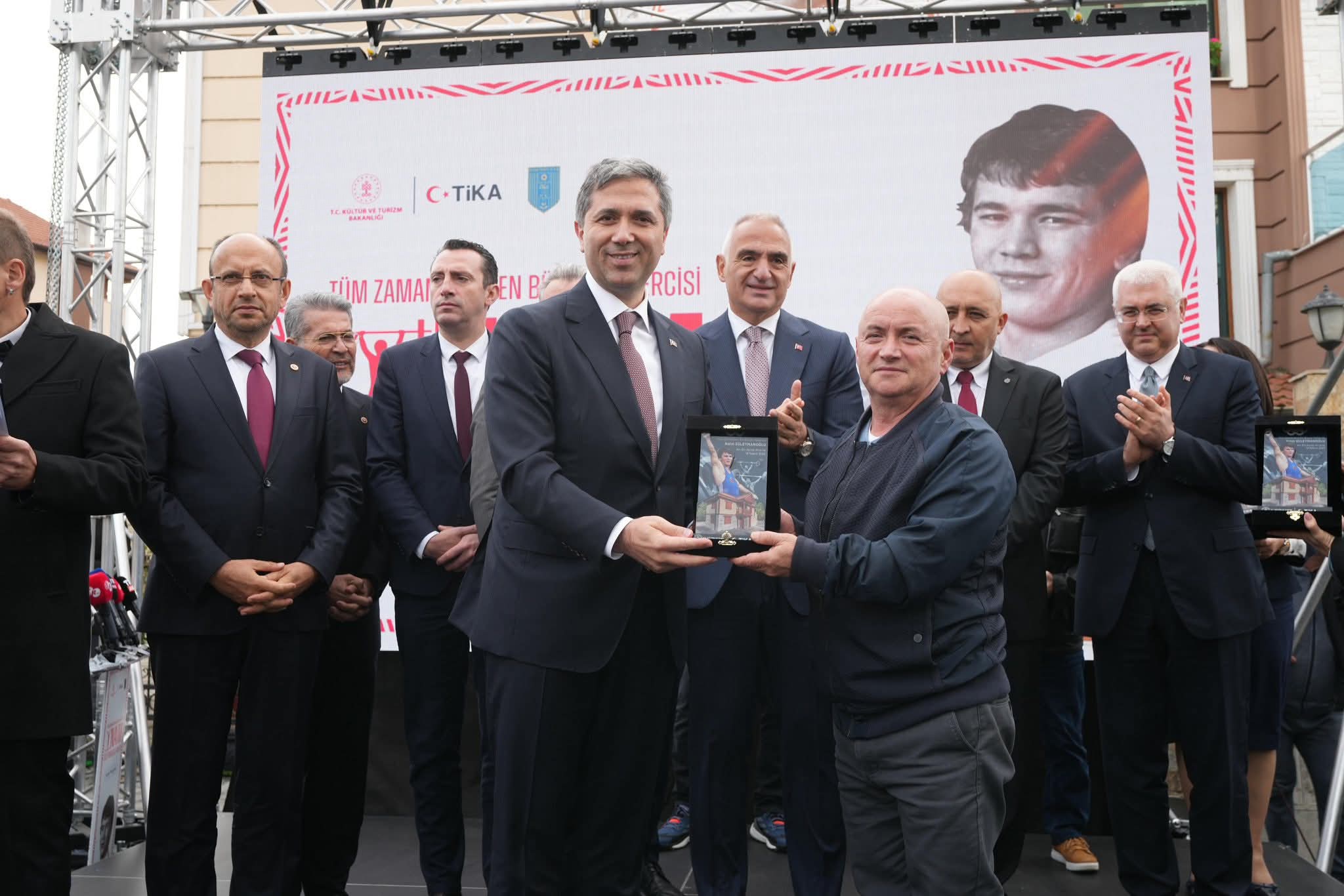 Efsane Halterci Naim Süleymanoğlu’nun Anı Evi Bulgaristan’da Açıldı 7 FB IMG 1763653260984