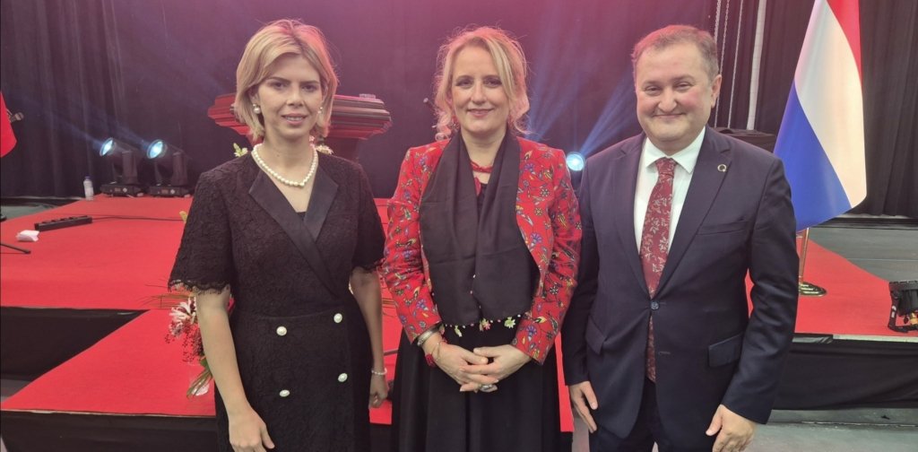 Screenshot 20251101 232154 Gallery