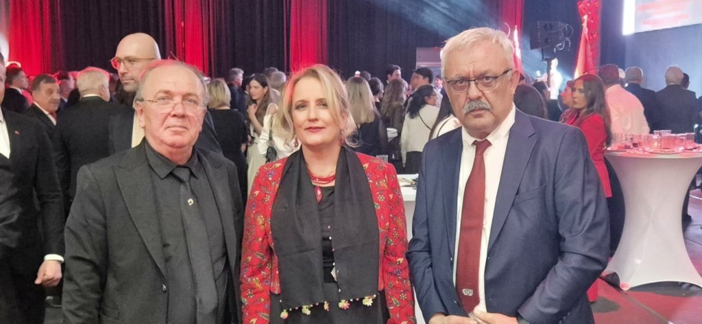 Screenshot 20251101 232545 Gallery