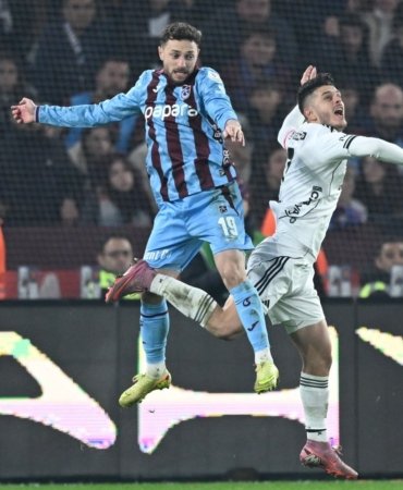 Süper Ligde haftanın maçı nefes kesti: Trabzonspor: 3 - Beşiktaş: 3 14 AA-20251214-39981027-39981024-TRABZONSPOR_BESIKTAS