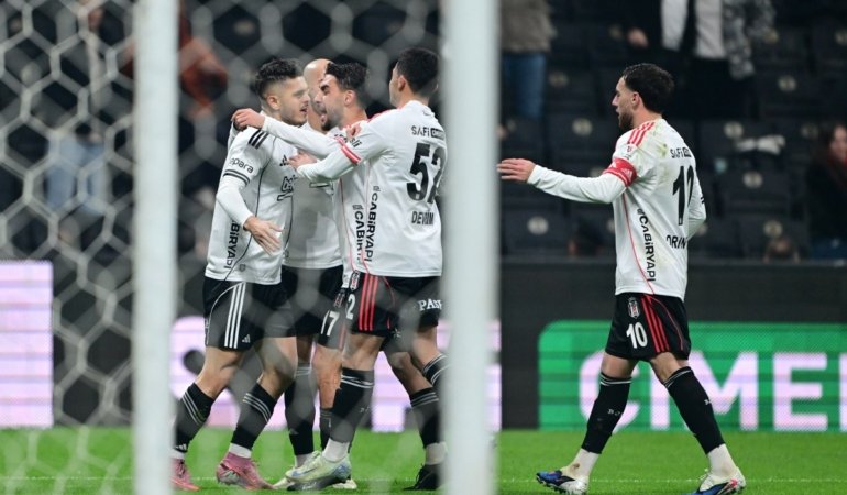 Beşiktaş, Rizespor'u 1-0 yenerek sahasında haftalar sonra galip geldi 11 AA-20251220-40036375-40036374-BESIKTAS_CAYKUR_RIZESPOR