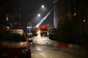 Amsterdam'da tarihi Vondelkerk Kilisesi'nde çıkan yangına müdahale ediliyor