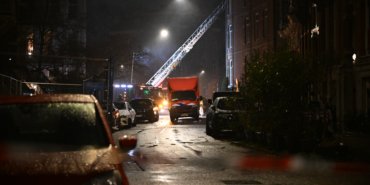 Amsterdam'da tarihi Vondelkerk Kilisesi'nde çıkan yangına müdahale ediliyor