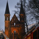 Amsterdam'da tarihi Vondelkerk Kilisesi'nde çıkan yangına müdahale ediliyor