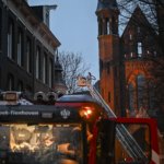 Amsterdam'da tarihi Vondelkerk Kilisesi'nde çıkan yangına müdahale ediliyor