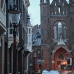 Amsterdam'da tarihi Vondelkerk Kilisesi'nde çıkan yangına müdahale ediliyor