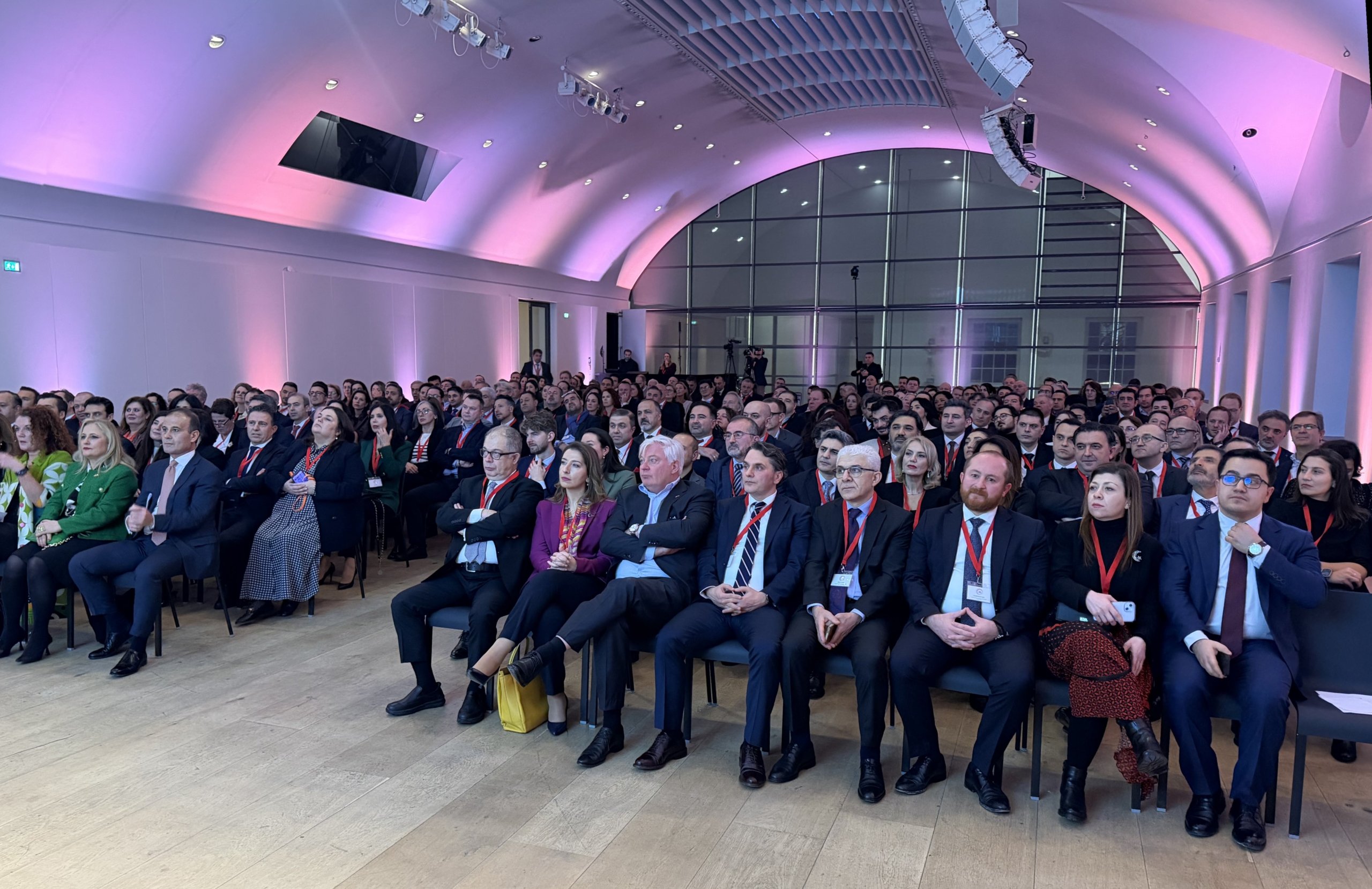 Türkiye-Hollanda İş Platformu Kuruldu: TDBP hedeflerini şu şekilde açıkladı 1 AA 20260115 40267331 40267327 HOLLANDANIN BASKENTI AMSTERDAMDA TURKIYEHOLLANDA IS PLATFORMU KURULDU scaled