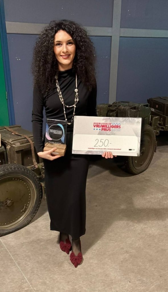 Ayşe Kadan Overijssel Bölgesi'nde "Yılın Gönüllüsü" Seçildi 1 FB IMG 1768563080276 1