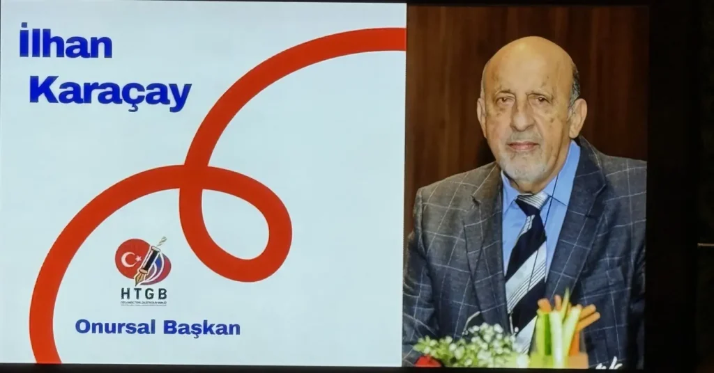 afbeelding met tekst pak person zakenman vrouw.jpeg