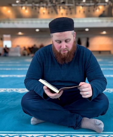 AA-20260223-40642774-40642770-HOLLANDALI_MUHTEDI_DENTH_ANLAM_ARAYISINI_VE_ISLAMLA_TANISMASINI_ANLATTI