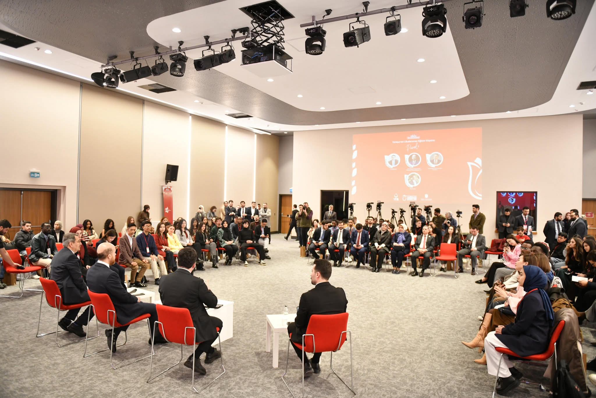 YTB Başkanı Turus, "Dijital Kültür Elçileri" ile Türkiye Bursları'nın Geleceğini Konuştu 8 FB IMG 1770668305279