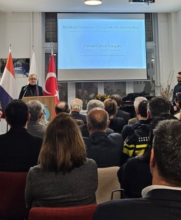 Depremzedeler Amsterdam’da Saygıyla Anıldı 10 IMG-20260205-WA0022