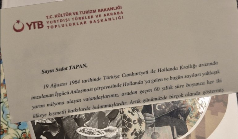 YTB’den Gazeteci Sedat Tapan’a Teşekkür: “Hollanda Türk Diasporası Atlası’na Katkılar Kayıt Altına Alındı” 9 Screenshot_20260206_003801_Photo Editor