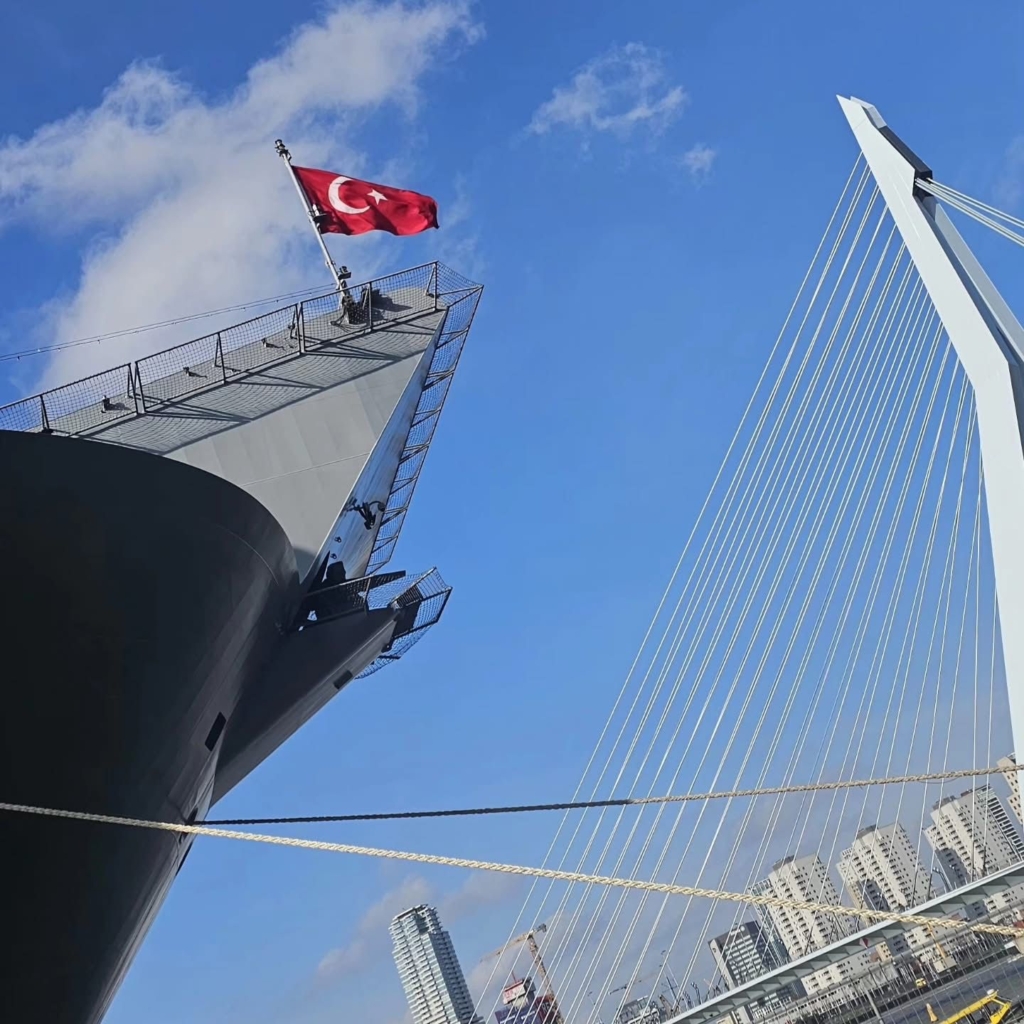 Alttarafı bi gemi değil işte... 6 gemi 3