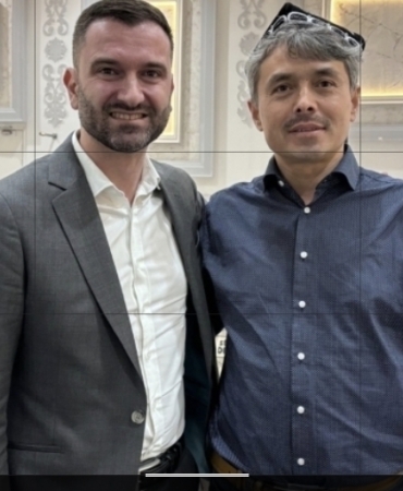 Lahey’in Kalbinde Adalet Yankısı: Uygur Aktivist Abdurehim Gheni Hollandalı Siyasetçilerle Buluştu 8 Screenshot_20260305_120116_Photo Editor